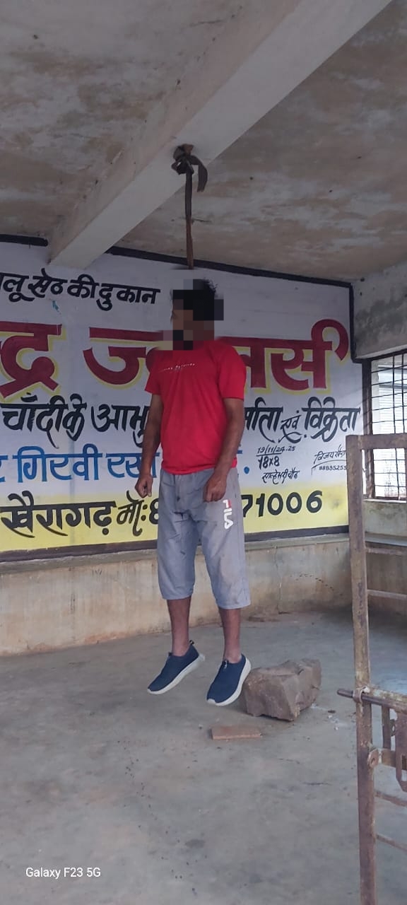 अकोली ,घोठा पेट्रोल पंप मैनेजर गोरपा निवासी की साल्हेभर्री में संदिग्ध हालात में फांसी पर लटकी मिली लाश, हत्या की आंशका
