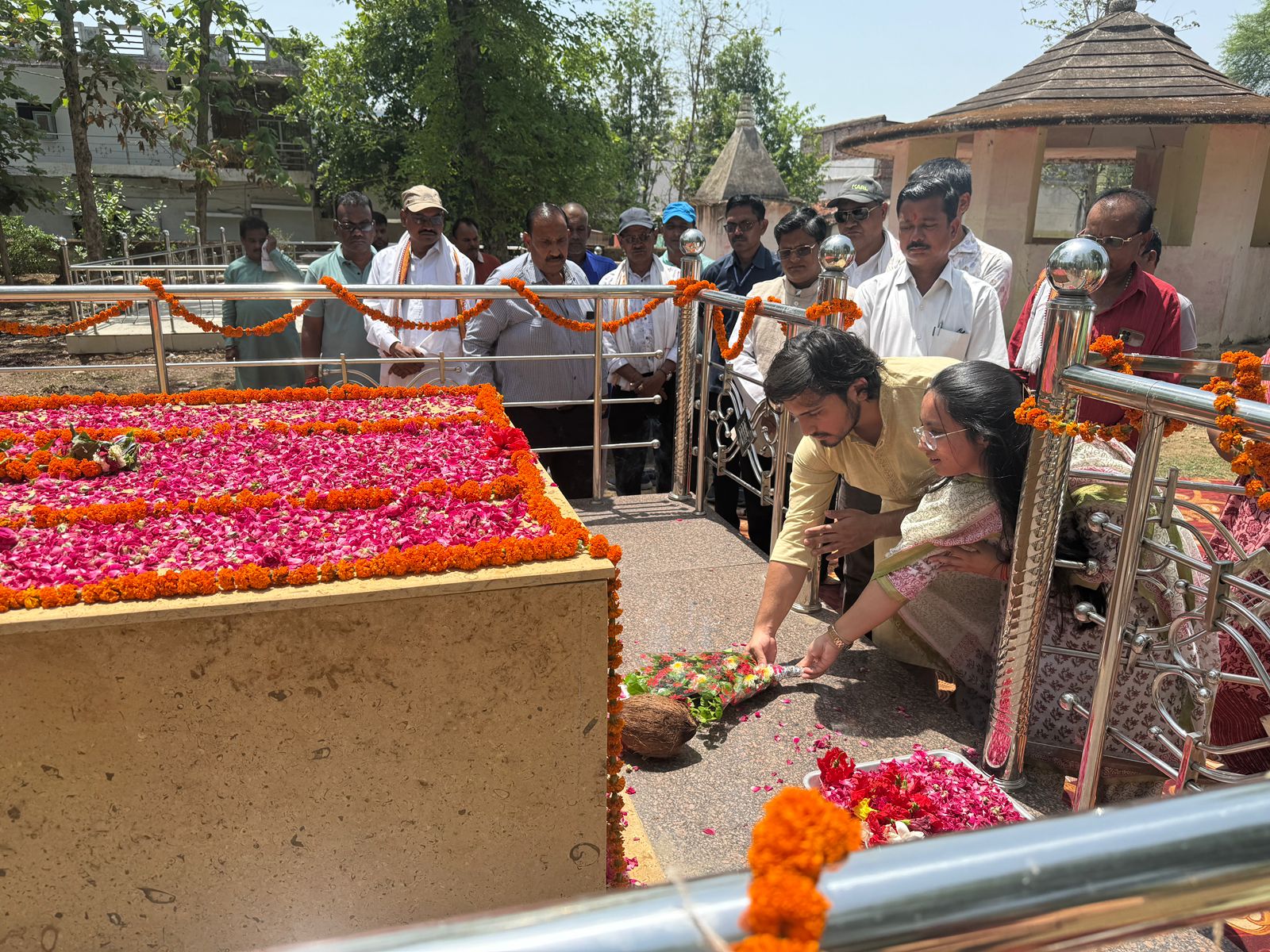 दान धर्म व संगीतमय सुंदरकांड के साथ मनाई गई स्व. राजा देवव्रत सिंह जी जयंती
