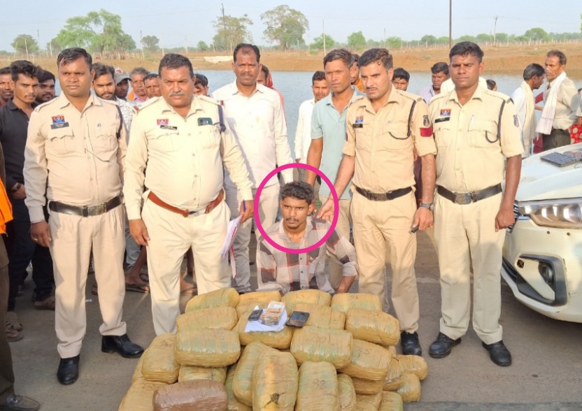 बेमेतरा पुलिस को मिली बड़ी सफलता .... 1 क्विंटल 3 किलो गांजा के साथ युवक गिरफ्तार